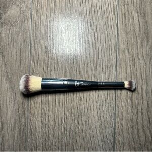 NWOT IT Cosmetics Heavenly Luxe Complexion Perfection Brush #7 Dual Ended Brush